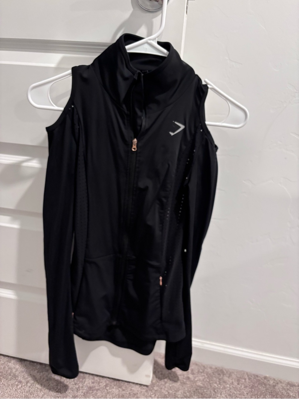 Gymshark Black Cold-Shoulder Zip-Front Jacket
